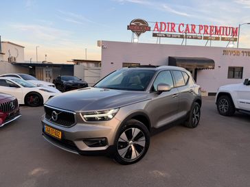 וולבו XC40