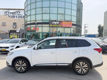 מיצובישי אאוטלנדר