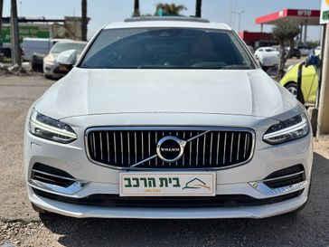 וולבו S90