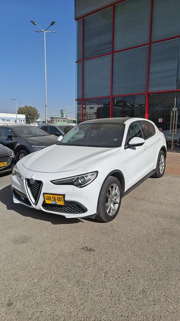 אלפא רומיאו סטלביו