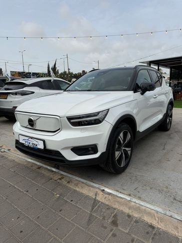 וולבו XC40