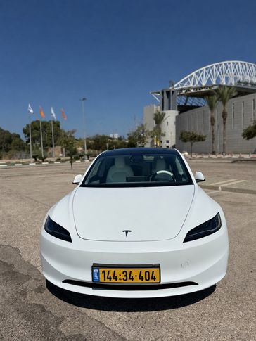 טסלה MODEL 3