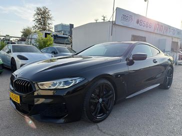 ב מ וו M8