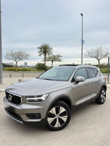וולבו XC40