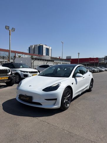 טסלה MODEL 3