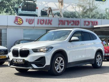 ב מ וו X1