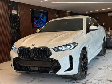 ב מ וו X6