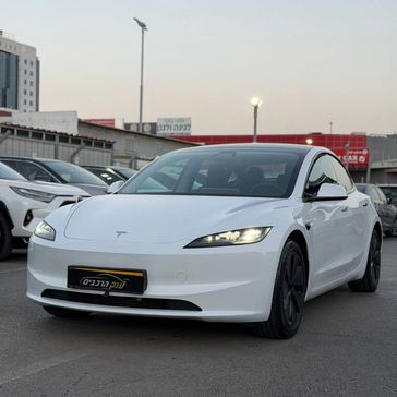 טסלה MODEL 3
