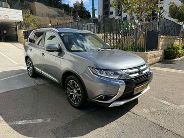 מיצובישי אאוטלנדר