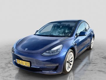 טסלה MODEL 3