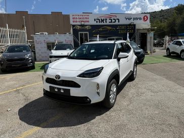 טויוטה יאריס קרוס