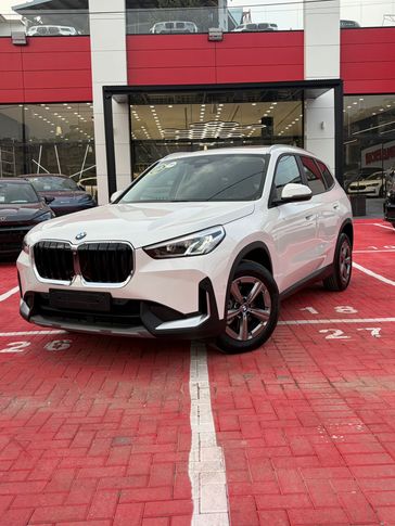 ב מ וו X1