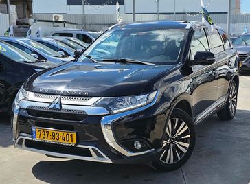 מיצובישי אאוטלנדר