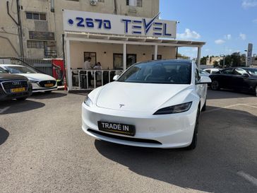 טסלה MODEL 3