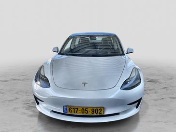 טסלה MODEL 3