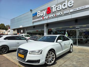 אאודי A8