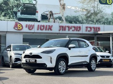 טויוטה יאריס קרוס