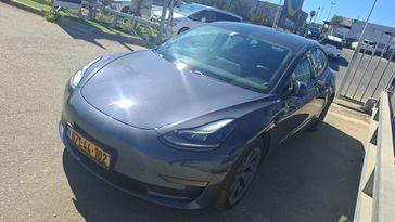 טסלה MODEL 3