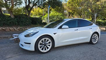 טסלה MODEL 3