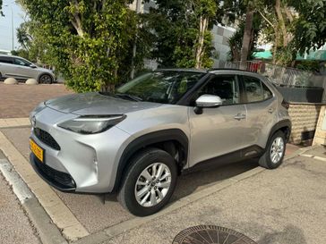 טויוטה יאריס קרוס