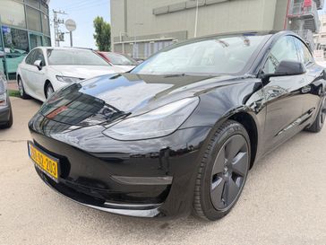 טסלה MODEL 3