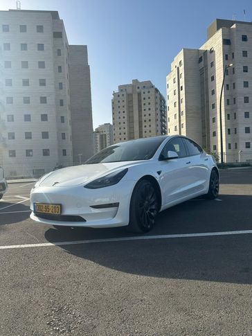 טסלה MODEL 3