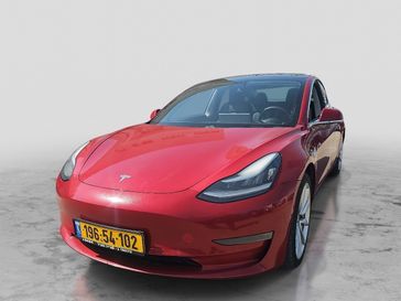טסלה MODEL 3