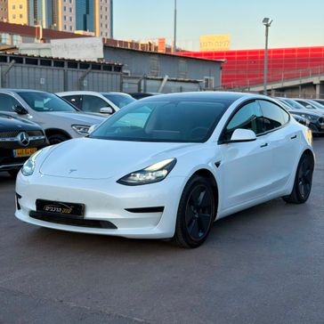 טסלה MODEL 3