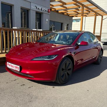 טסלה MODEL 3