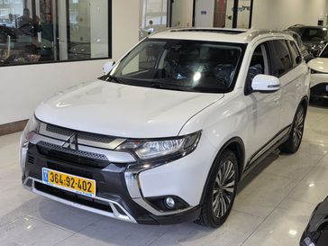 מיצובישי אאוטלנדר