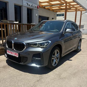 ב מ וו X1