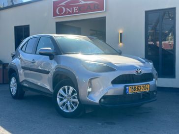 טויוטה יאריס קרוס