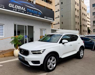 וולבו XC40