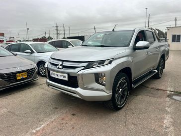 מיצובישי L-200