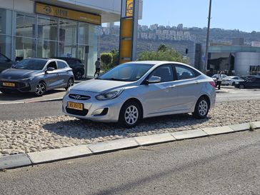 יונדאי I25