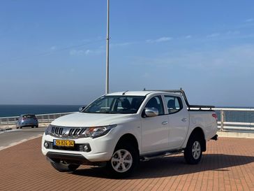 מיצובישי L-200