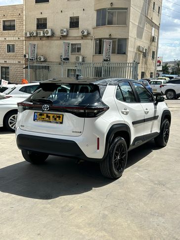 טויוטה יאריס קרוס