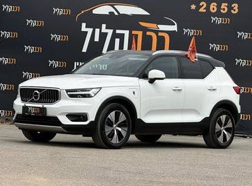 וולבו XC40