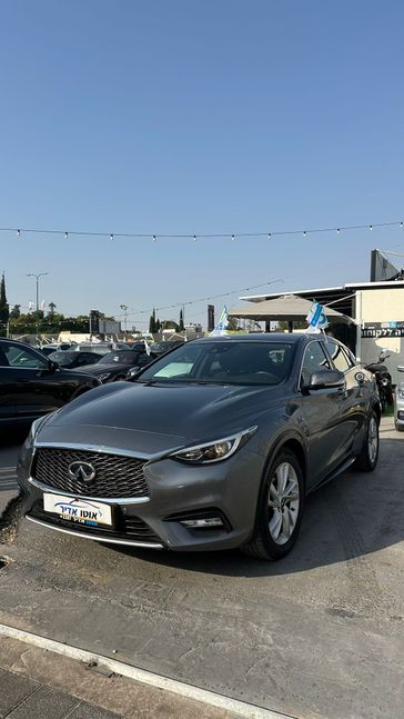 אינפיניטי Q30