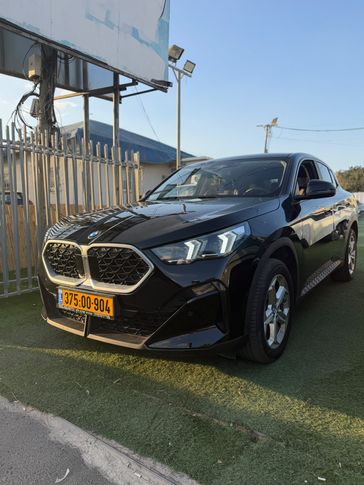 ב מ וו X2