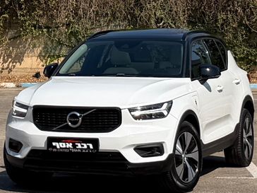 וולבו XC40