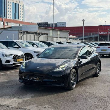 טסלה MODEL 3