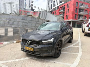 וולבו XC40