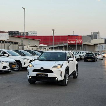 טויוטה יאריס קרוס