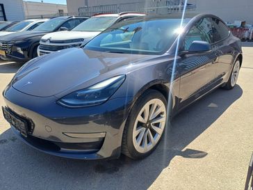 טסלה MODEL 3