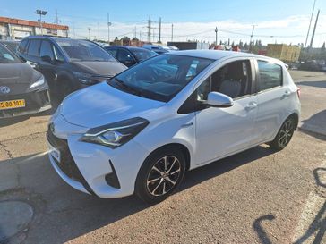 טויוטה יאריס