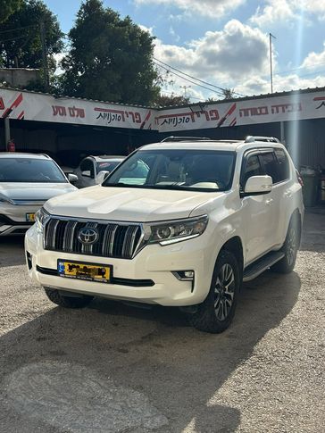 טויוטה לנד קרוזר