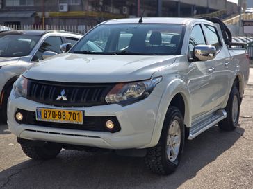 מיצובישי L-200