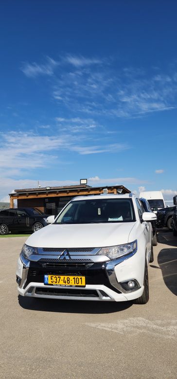 מיצובישי אאוטלנדר