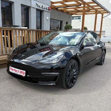 טסלה MODEL 3